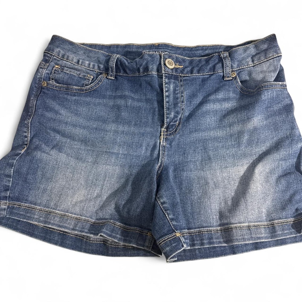Maurices Womens Mid Rise Medium Wash Denim Jean Shorts Cuffed Blue Size 12